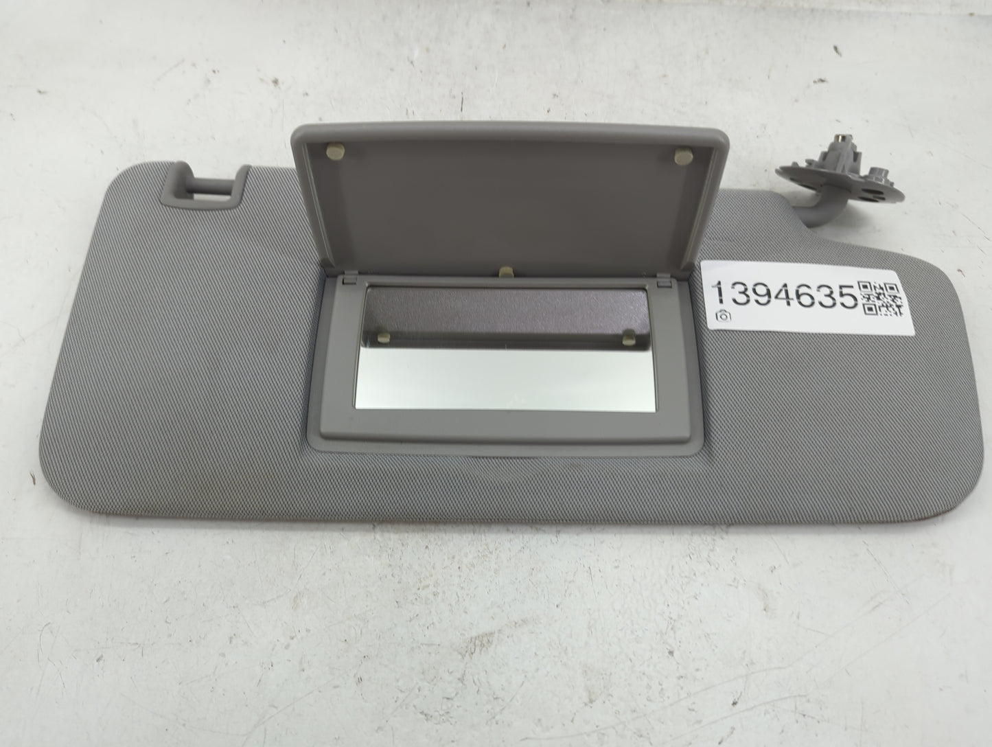 2017-2020 Chevrolet Trax Sun Visor Shade Replacement Passenger Right Mirror Fits Fits 2017 2018 2019 2020 OEM Used Auto Part