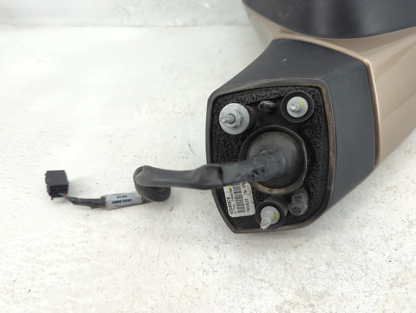 2017-2020 Chevrolet Trax Driver Side View Mirror - Left Door Mirror OEM Used - Oemusedautoparts1.com