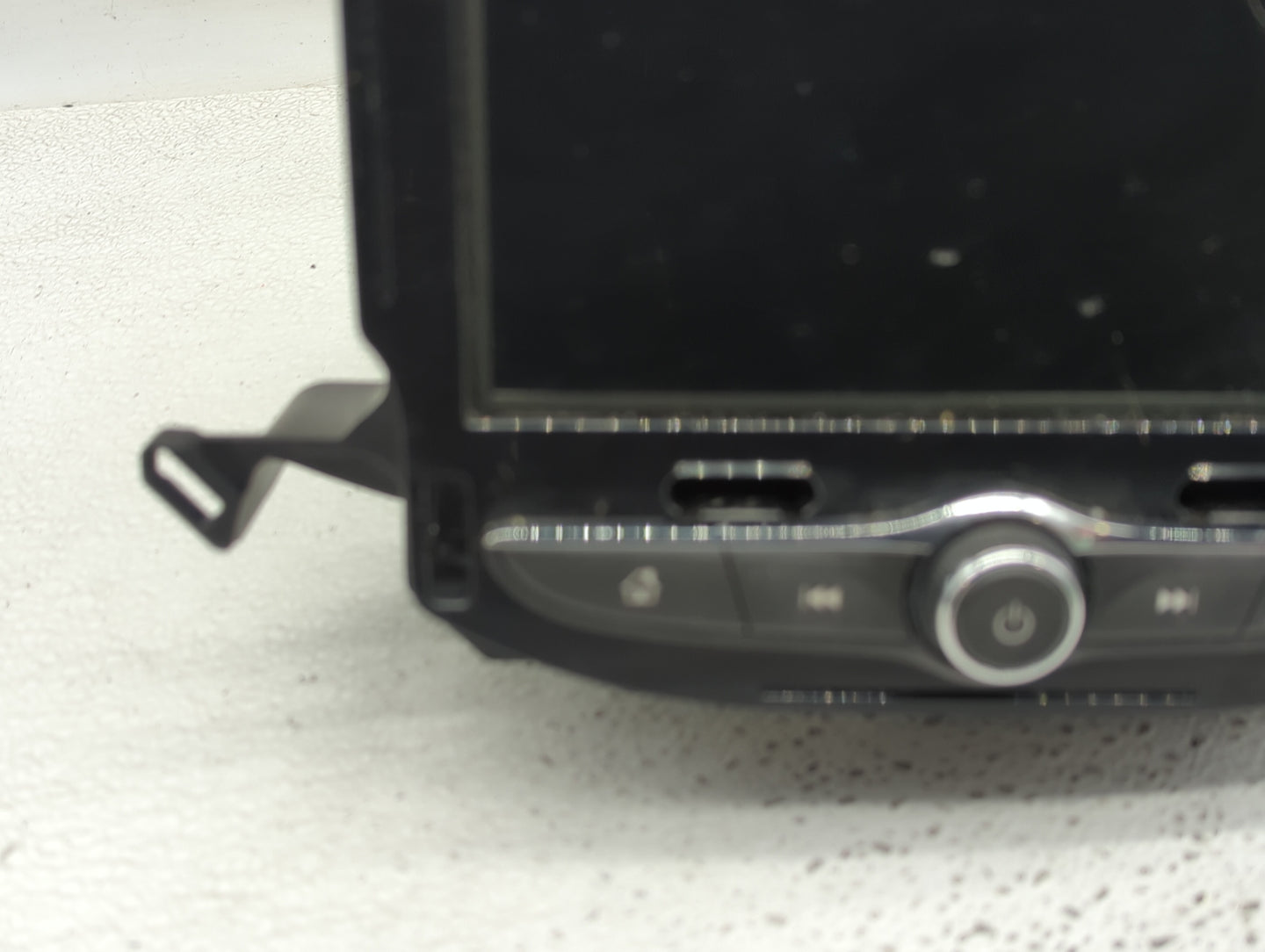 2017-2020 Chevrolet Trax Radio AM FM Cd Player Receiver Replacement P/N:84371468 Fits Fits 2017 2018 2019 2020 OEM Used Auto