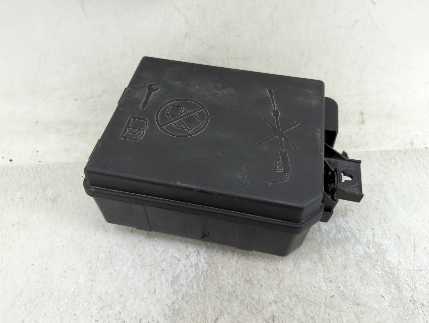 2018-2021 Chevrolet Trax Fusebox Fuse Box Panel Relay Module P/N:42624875 Fits Fits 2018 2019 2020 2021 OEM Used Auto Parts 