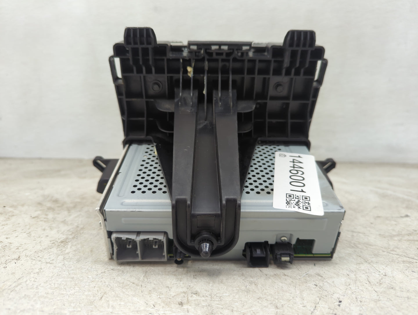 2017-2020 Chevrolet Trax Radio AM FM Cd Player Receiver Replacement P/N:84371467 7310500000000X Fits Fits 2017 2018 2019 202