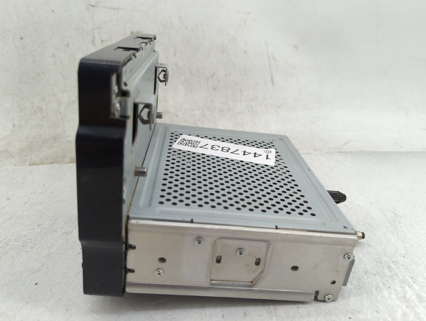 2018-2019 Chevrolet Trax Radio AM FM Cd Player Receiver Replacement P/N:84371468 FT0108A, BA5BFT0108A Fits Fits 2018 2019 OE