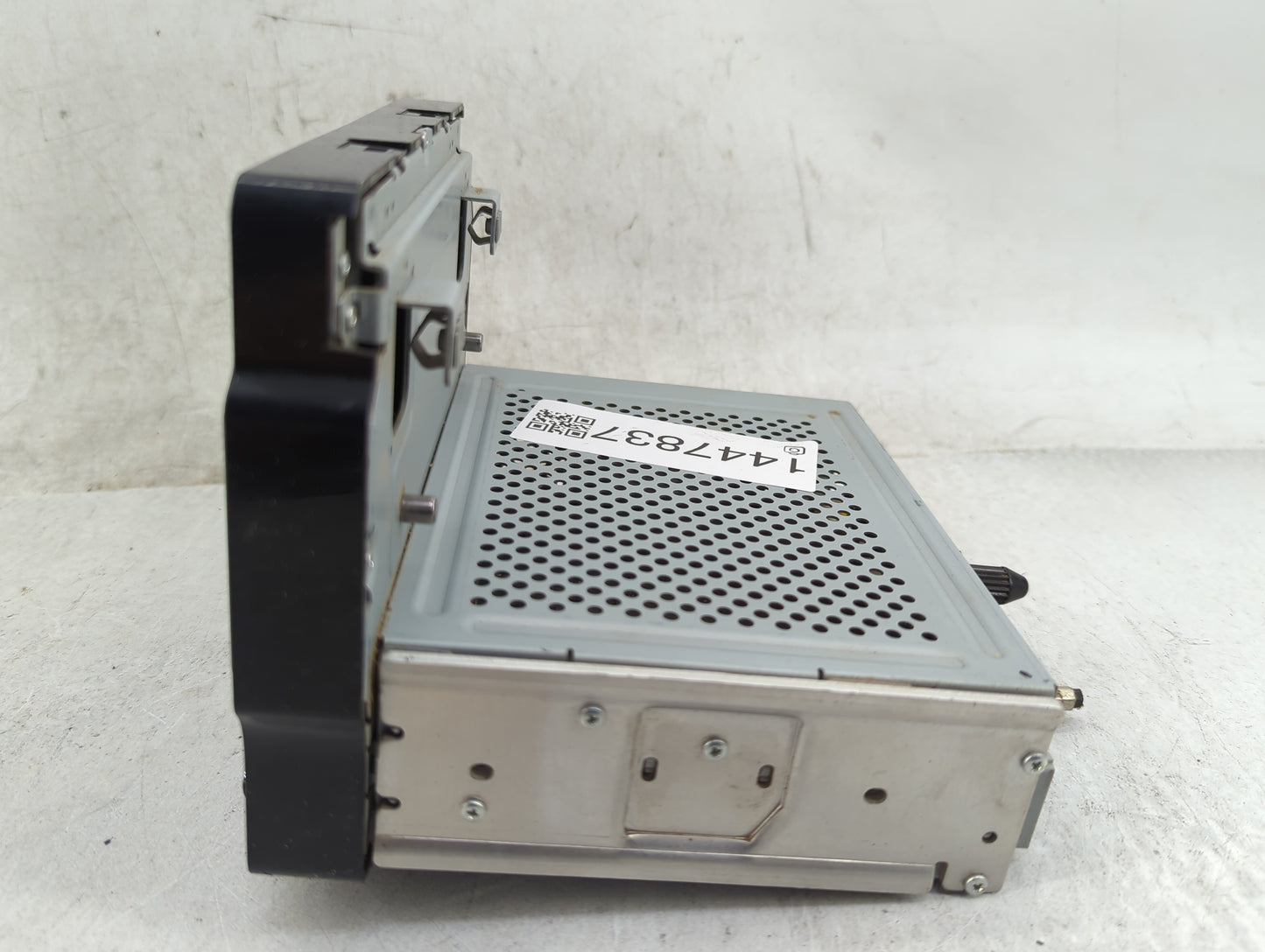 2018-2019 Chevrolet Trax Radio AM FM Cd Player Receiver Replacement P/N:84371468 FT0108A, BA5BFT0108A Fits Fits 2018 2019 OE