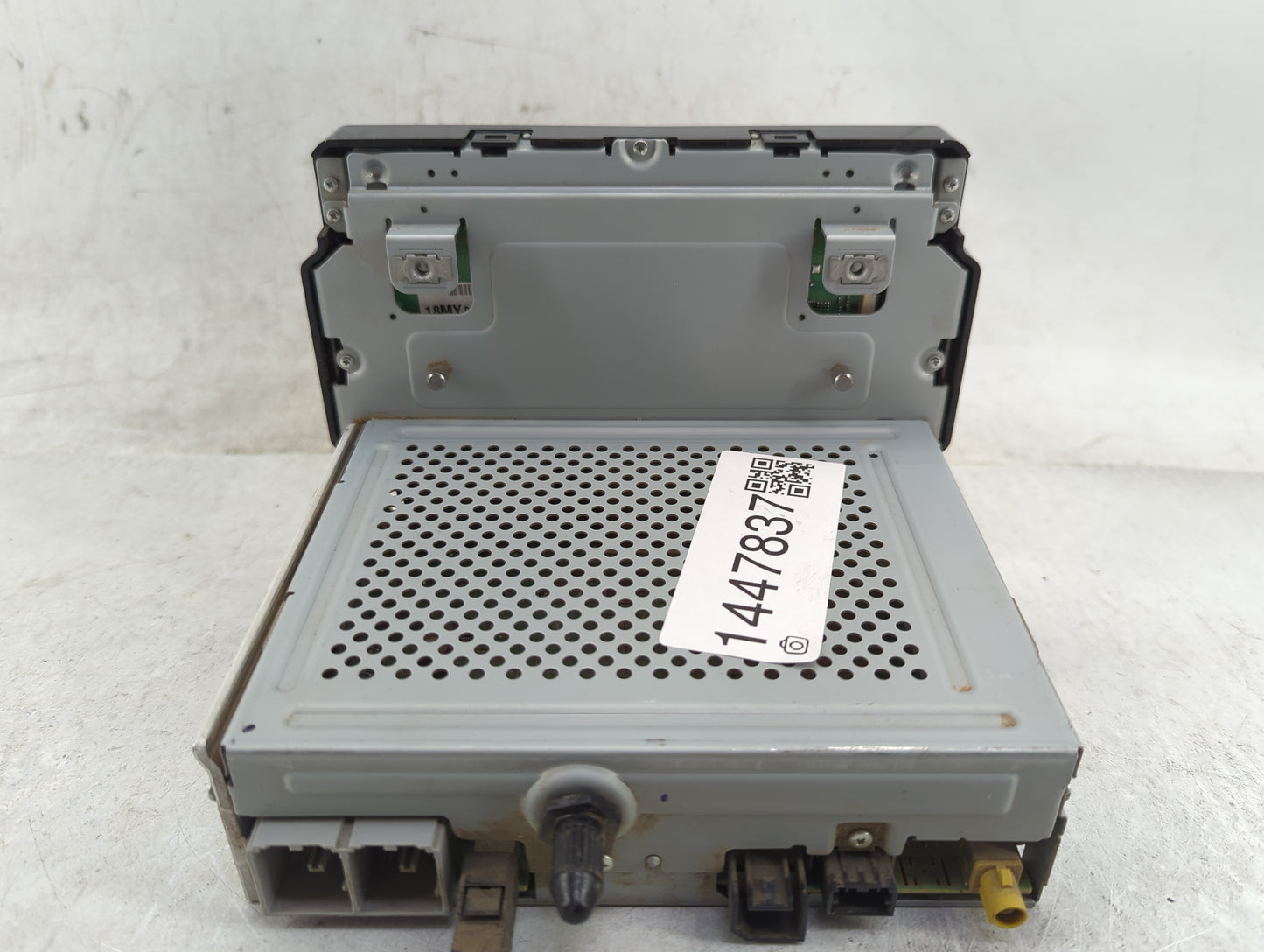 2018-2019 Chevrolet Trax Radio AM FM Cd Player Receiver Replacement P/N:84371468 FT0108A, BA5BFT0108A Fits Fits 2018 2019 OE