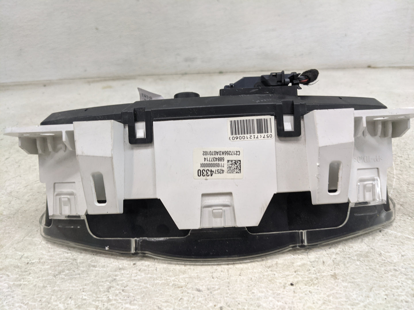 2017-2018 Chevrolet Trax Instrument Cluster Speedometer Gauges P/N:42574330 71105000000X Miles:104K Fits Fits 2017 2018 OEM 