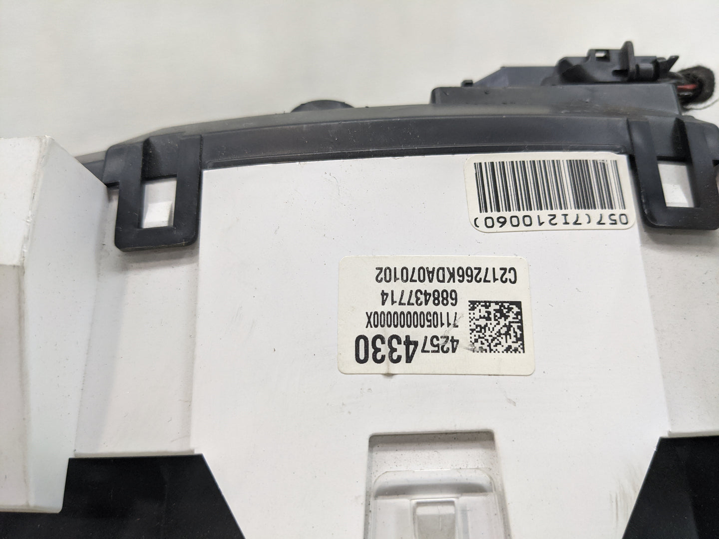 2017-2018 Chevrolet Trax Instrument Cluster Speedometer Gauges P/N:42574330 71105000000X Miles:104K Fits Fits 2017 2018 OEM 