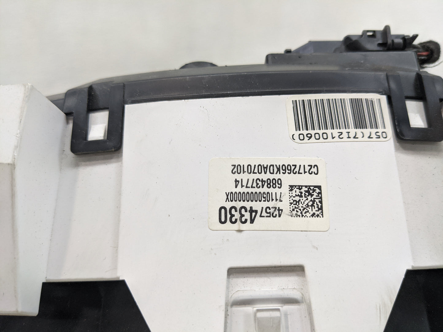 2017-2018 Chevrolet Trax Instrument Cluster Speedometer Gauges P/N:42574330 71105000000X Miles:104K Fits Fits 2017 2018 OEM 