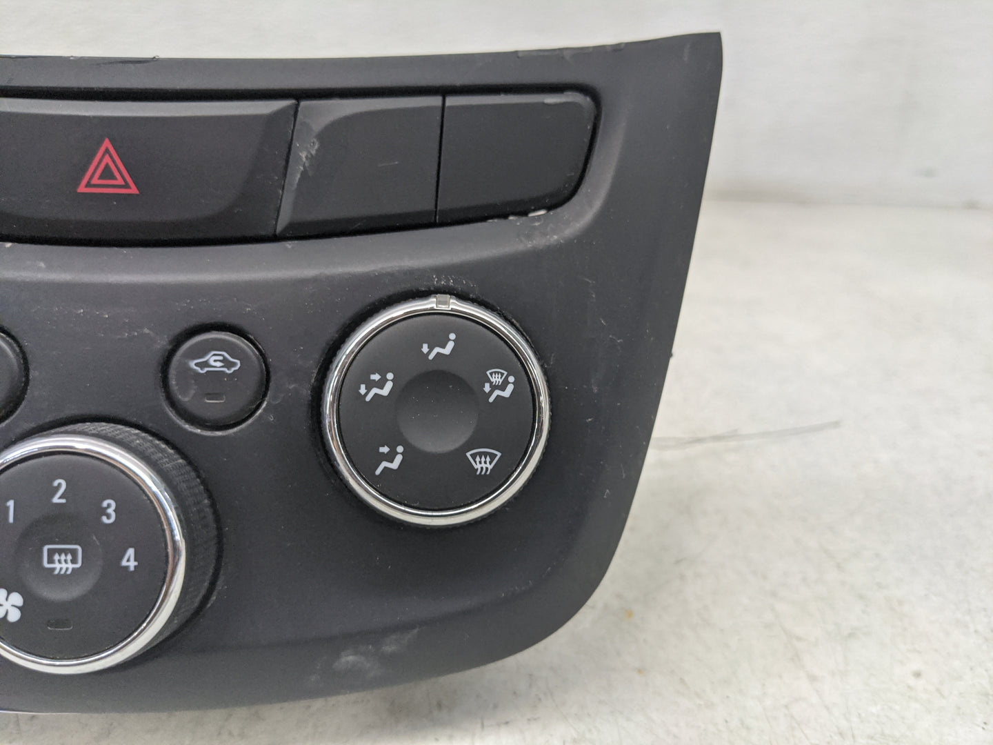 2017-2021 Chevrolet Trax Climate Control Module Temperature AC/Heater Replacement P/N:545329302 323980000000X Fits OEM Used 