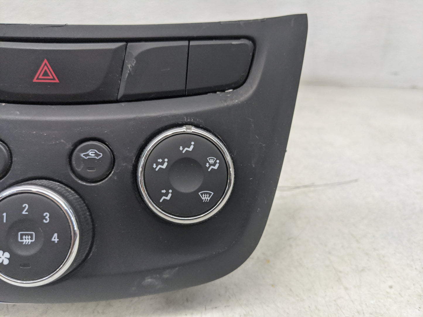 2017-2021 Chevrolet Trax Climate Control Module Temperature AC/Heater Replacement P/N:545329302 323980000000X Fits OEM Used 