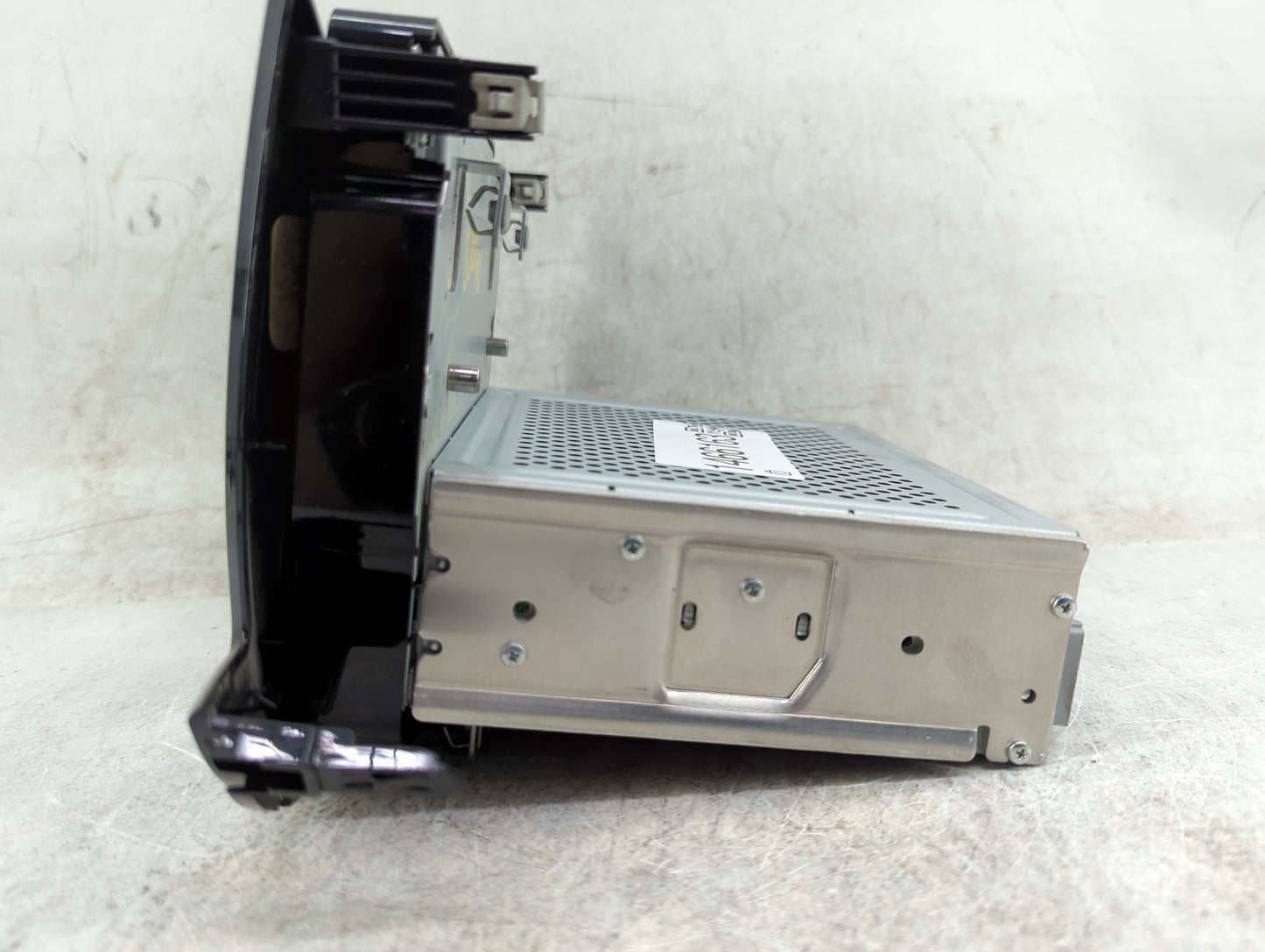2018-2019 Chevrolet Trax Radio AM FM Cd Player Receiver Replacement P/N:84610605 13900D-8091A1D1 Fits Fits 2018 2019 OEM Use