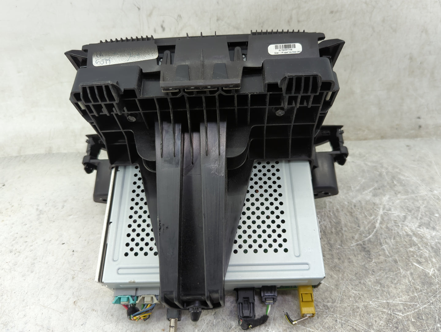 2018-2019 Chevrolet Trax Radio AM FM Cd Player Receiver Replacement P/N:84371468 812425551, A1172422P8092241 Fits Fits 2018 