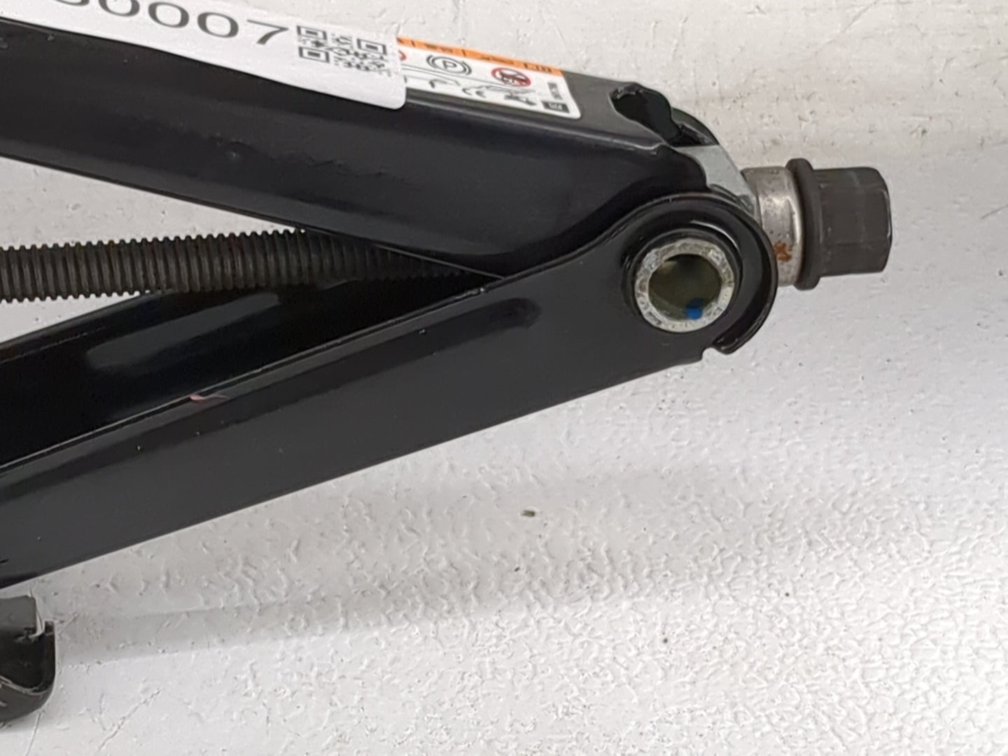 2018 Chevrolet Trax Spare Scissor Car Jack Black - Oemusedautoparts1.com