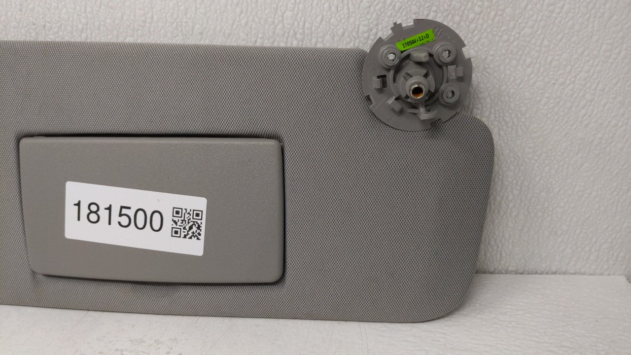 2017-2018 Chevrolet Trax Sun Visor Shade Replacement Passenger Right Mirror Fits Fits 2017 2018 OEM Used Auto Parts - Oemuse