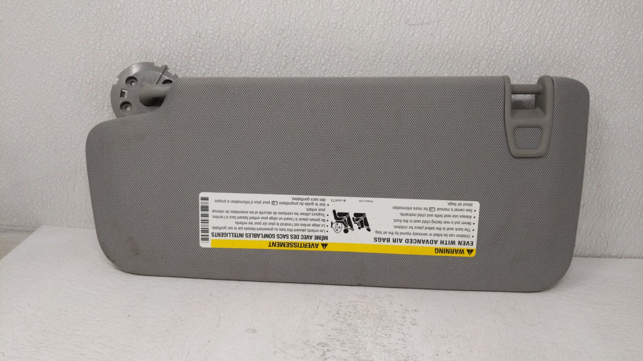 2017-2018 Chevrolet Trax Sun Visor Shade Replacement Passenger Right Mirror Fits Fits 2017 2018 OEM Used Auto Parts - Oemuse