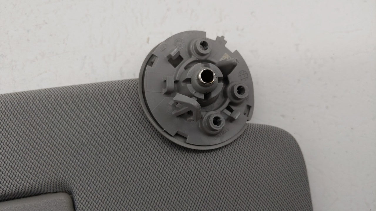 2017-2018 Chevrolet Trax Sun Visor Shade Replacement Passenger Right Mirror Fits Fits 2017 2018 OEM Used Auto Parts - Oemuse