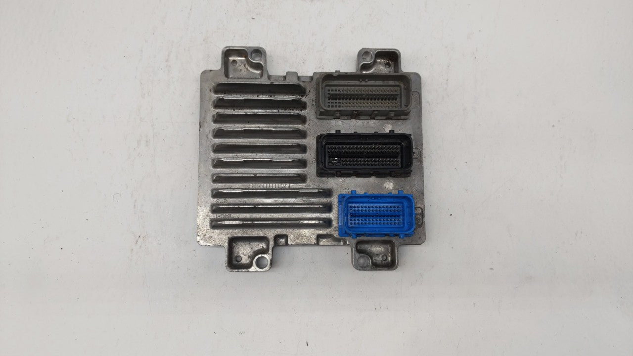 2017-2018 Chevrolet Trax PCM Engine Control Computer ECU ECM PCU OEM P/N:12668986 12695536, 12670309 Fits Fits 2017 2018 201