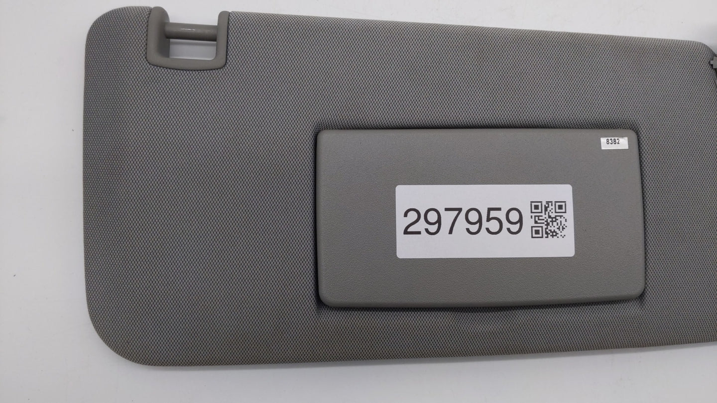2017-2018 Chevrolet Trax Sun Visor Shade Replacement Passenger Right Mirror Fits Fits 2017 2018 OEM Used Auto Parts - Oemuse