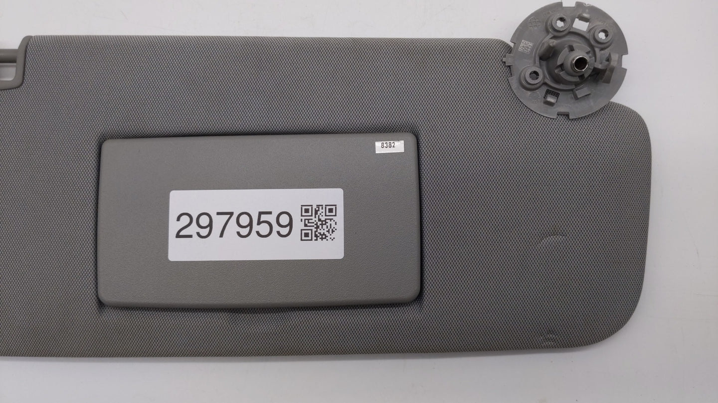 2017-2018 Chevrolet Trax Sun Visor Shade Replacement Passenger Right Mirror Fits Fits 2017 2018 OEM Used Auto Parts - Oemuse