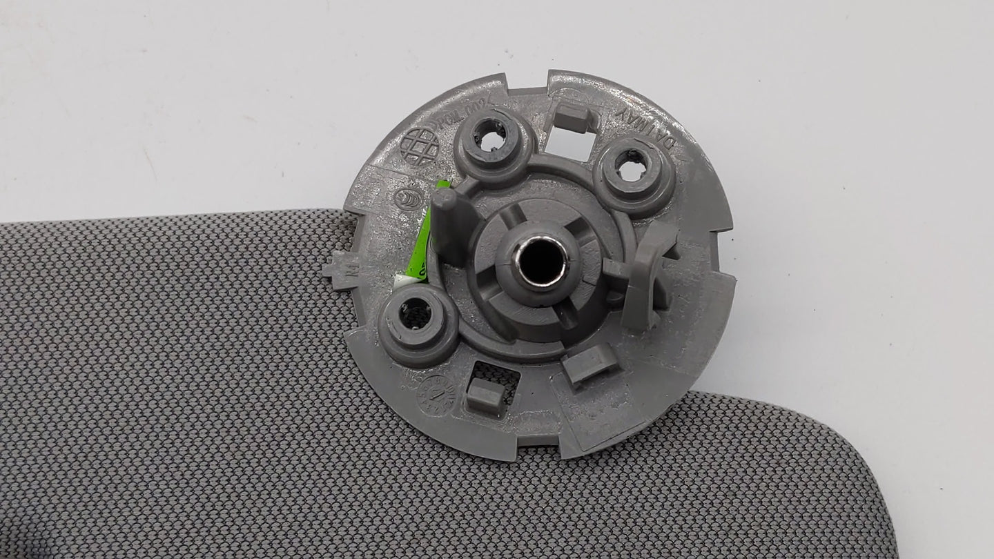 2017-2018 Chevrolet Trax Sun Visor Shade Replacement Passenger Right Mirror Fits Fits 2017 2018 OEM Used Auto Parts - Oemuse