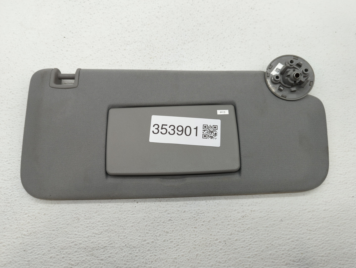 2017-2018 Chevrolet Trax Sun Visor Shade Replacement Passenger Right Mirror Fits Fits 2017 2018 OEM Used Auto Parts - Oemuse