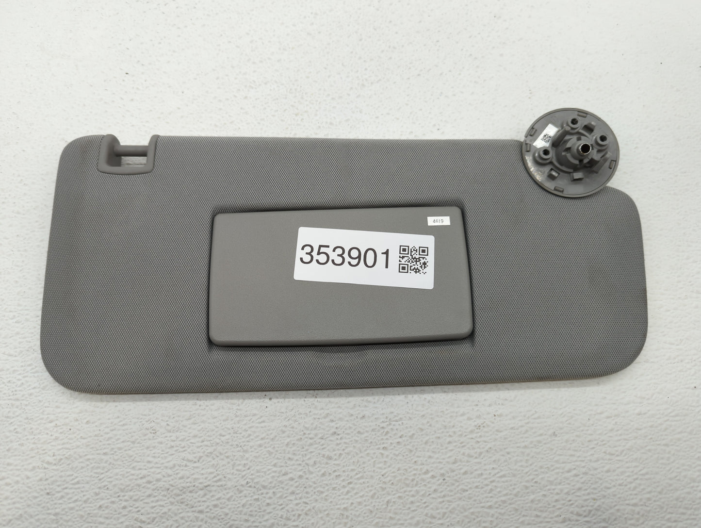 2017-2018 Chevrolet Trax Sun Visor Shade Replacement Passenger Right Mirror Fits Fits 2017 2018 OEM Used Auto Parts - Oemuse