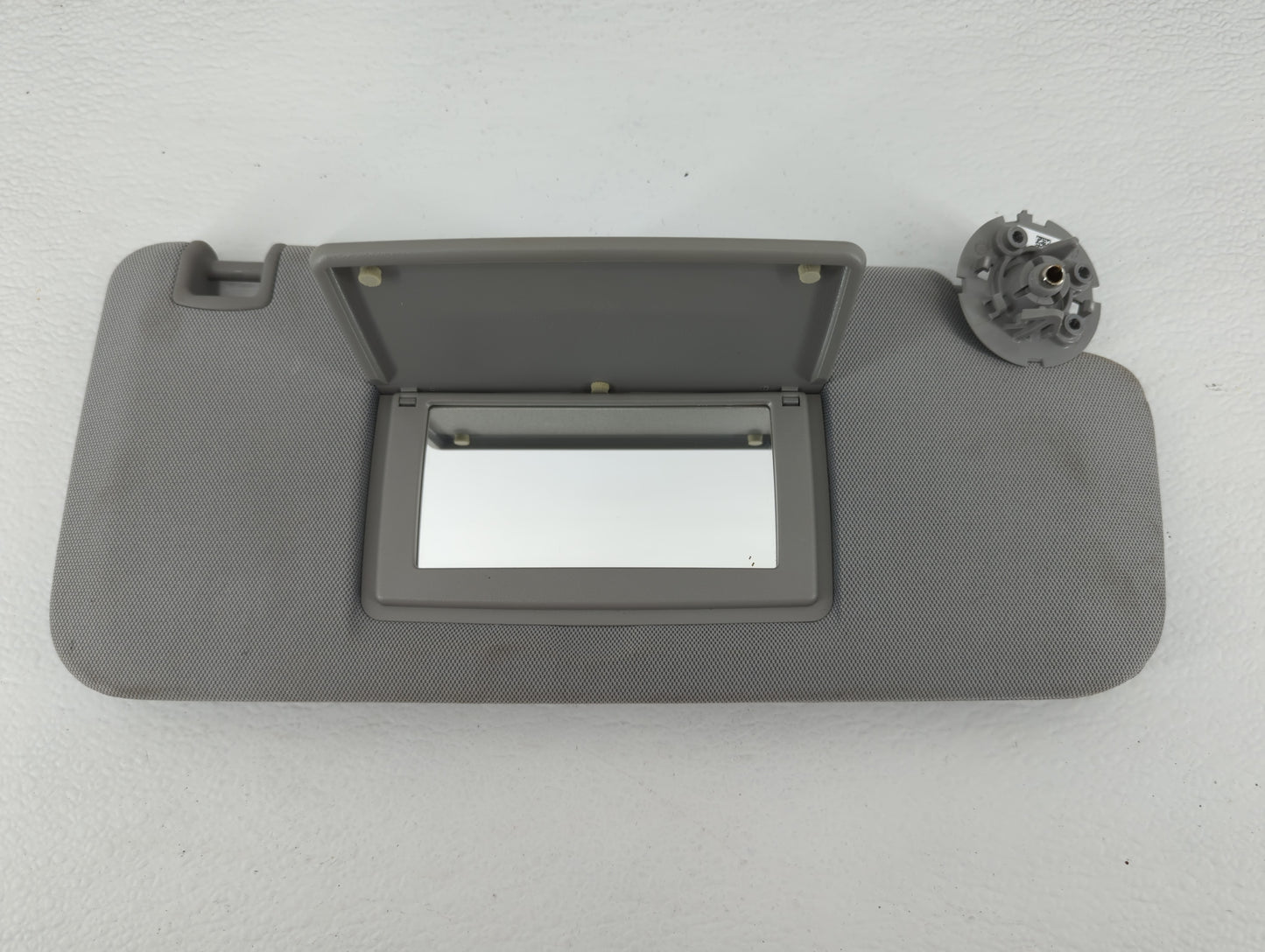 2017-2021 Chevrolet Trax Sun Visor Shade Replacement Passenger Right Mirror Fits Fits 2017 2018 2019 2020 2021 OEM Used Auto