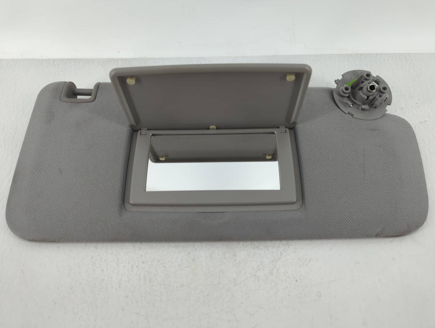 2017-2021 Chevrolet Trax Sun Visor Shade Replacement Passenger Right Mirror Fits Fits 2017 2018 2019 2020 2021 OEM Used Auto