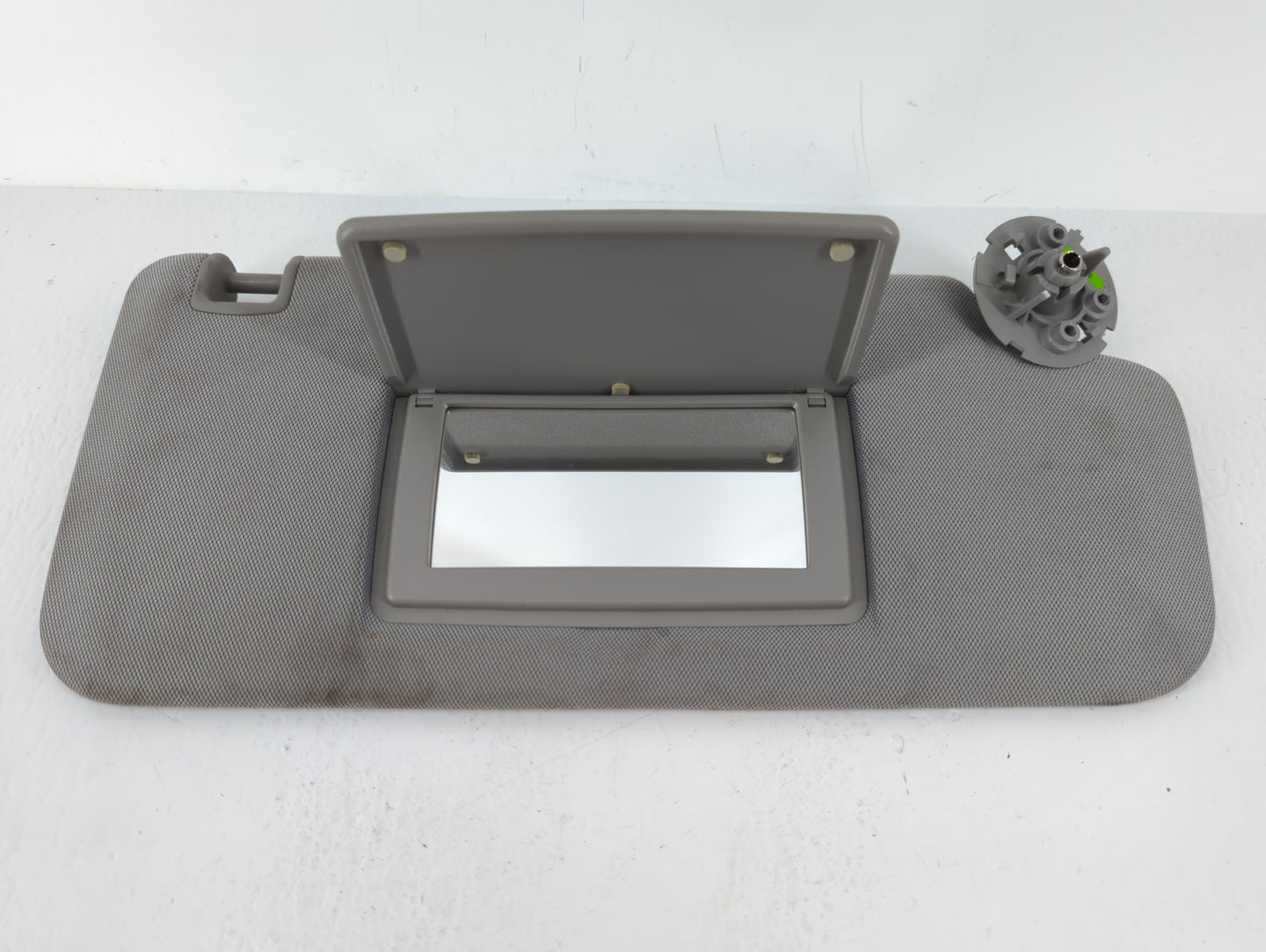 2017-2021 Chevrolet Trax Sun Visor Shade Replacement Passenger Right Mirror Fits Fits 2017 2018 2019 2020 2021 OEM Used Auto