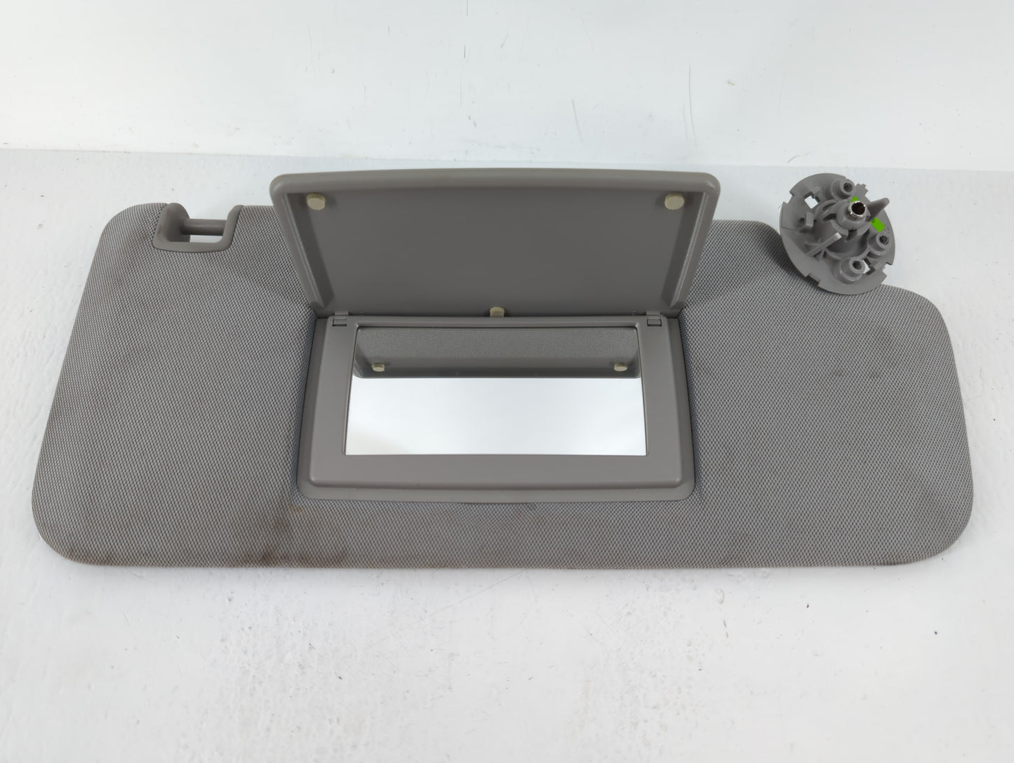 2017-2021 Chevrolet Trax Sun Visor Shade Replacement Passenger Right Mirror Fits Fits 2017 2018 2019 2020 2021 OEM Used Auto