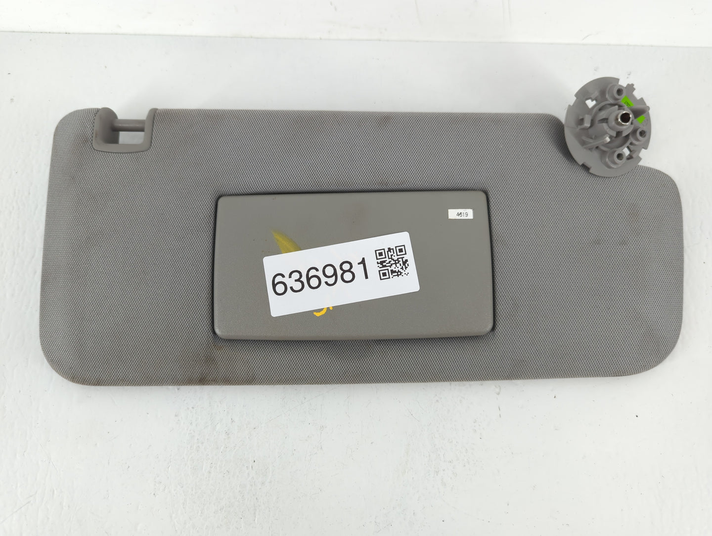 2017-2021 Chevrolet Trax Sun Visor Shade Replacement Passenger Right Mirror Fits Fits 2017 2018 2019 2020 2021 OEM Used Auto