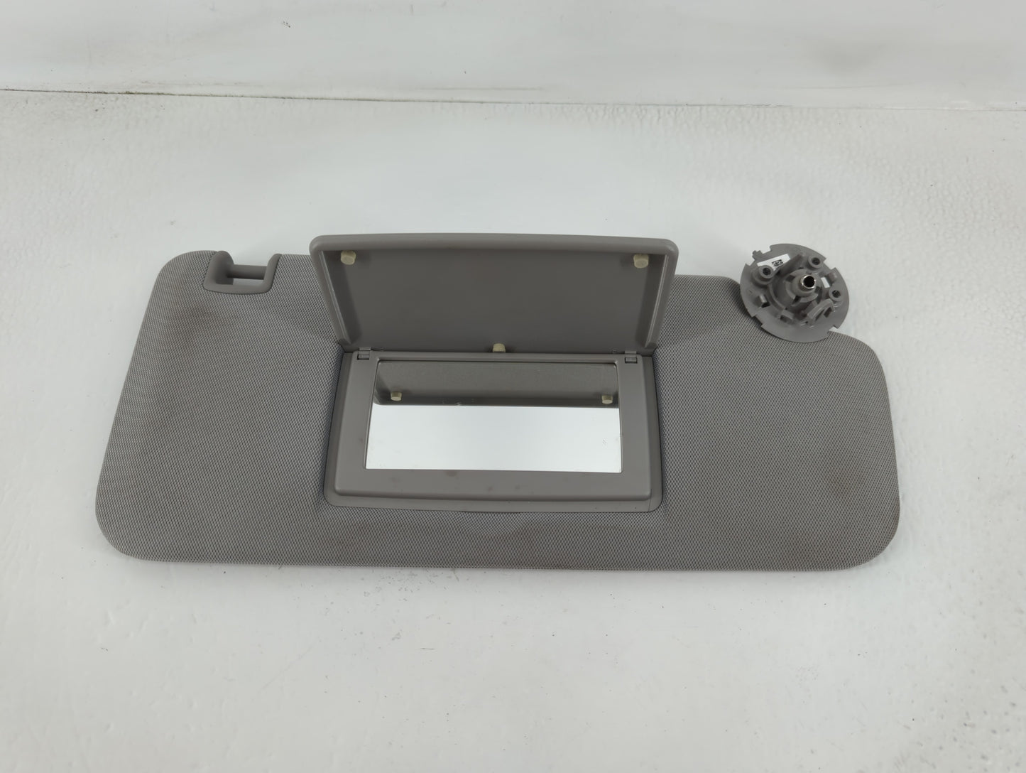 2017-2021 Chevrolet Trax Sun Visor Shade Replacement Passenger Right Mirror Fits Fits 2017 2018 2019 2020 2021 OEM Used Auto