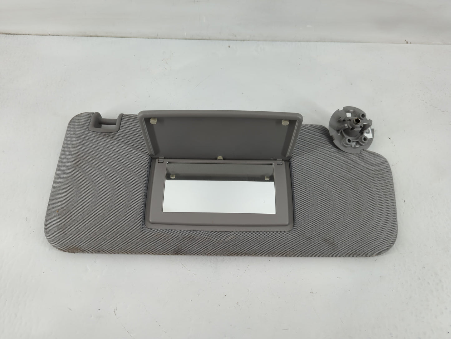 2017-2021 Chevrolet Trax Sun Visor Shade Replacement Passenger Right Mirror Fits Fits 2017 2018 2019 2020 2021 OEM Used Auto