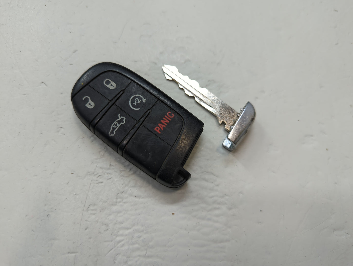 Chrysler 300 Keyless Entry Remote Fob M3N-40821302 05026676AH 5 buttons - Oemusedautoparts1.com