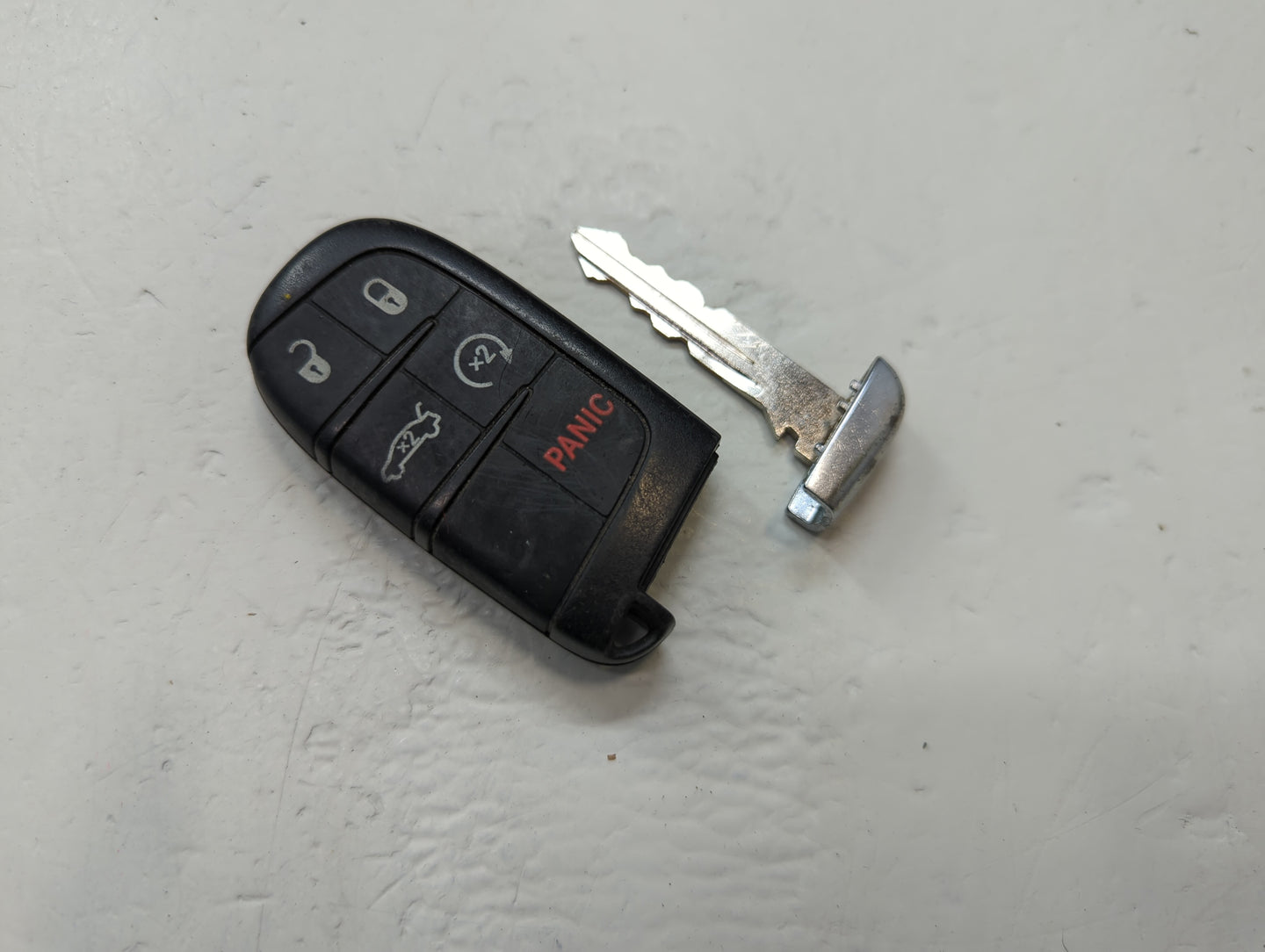 Chrysler 300 Keyless Entry Remote Fob M3N-40821302 05026676AH 5 buttons - Oemusedautoparts1.com