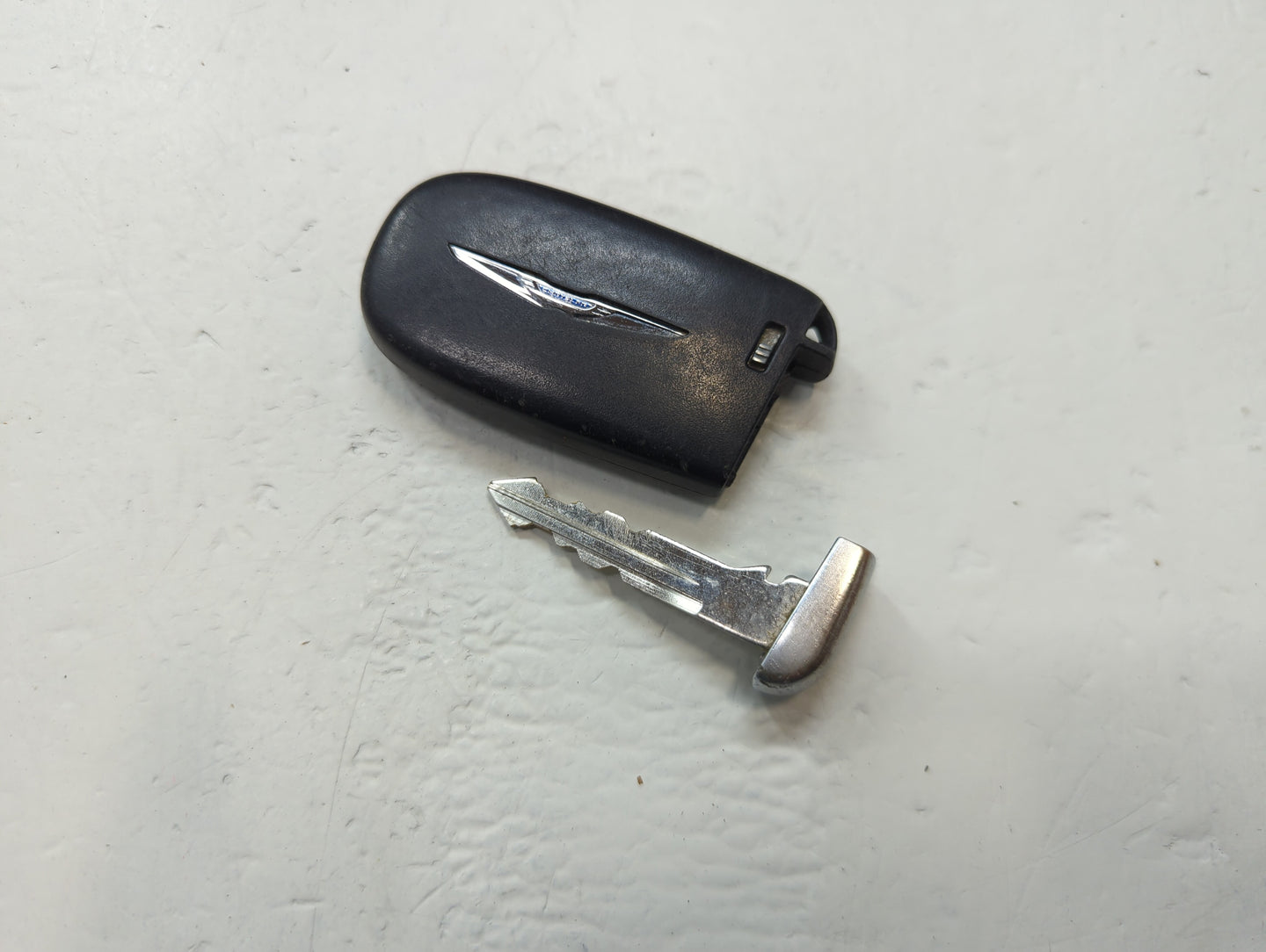 Chrysler 300 Keyless Entry Remote Fob M3N-40821302 05026676AH 5 buttons - Oemusedautoparts1.com