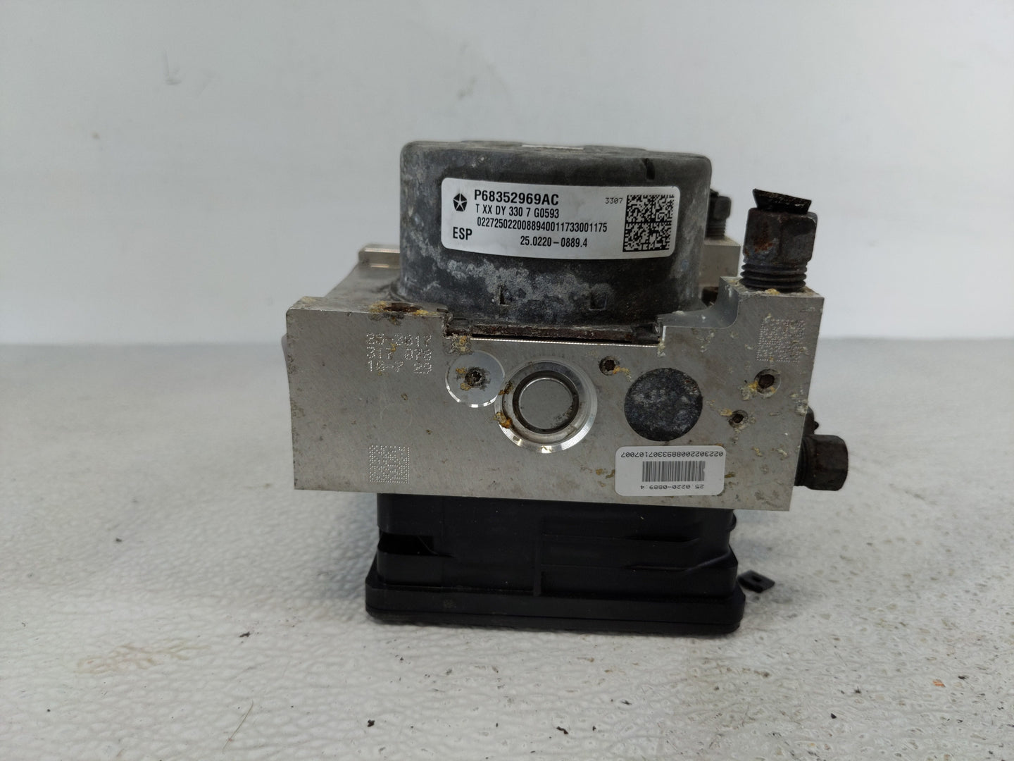 2018-2022 Chrysler 300 ABS Pump Control Module Replacement P/N:P68352969AC Fits Fits 2018 2019 2020 2021 2022 OEM Used Auto 