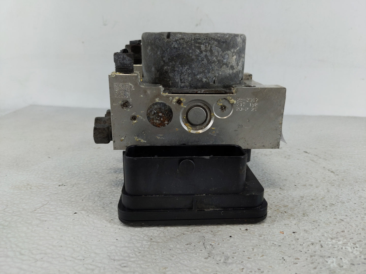 2018-2022 Chrysler 300 ABS Pump Control Module Replacement P/N:P68352969AC Fits Fits 2018 2019 2020 2021 2022 OEM Used Auto 