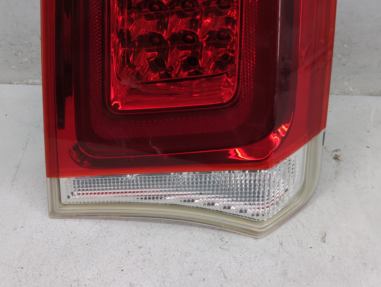 2018 Chrysler 300 Tail Light Assembly Passenger Right OEM P/N:68400290AA Fits OEM Used Auto Parts - Oemusedautoparts1.com