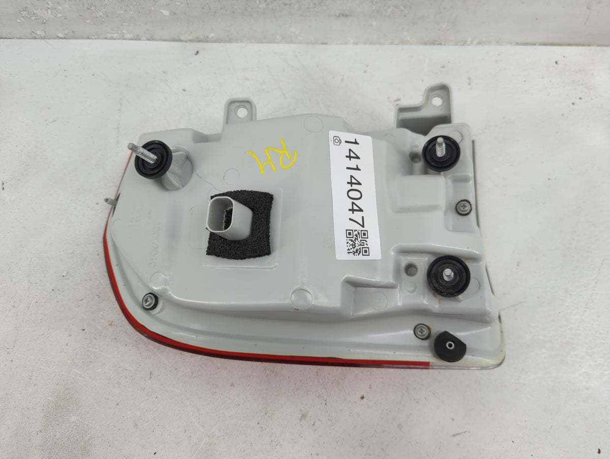 2015-2018 Chrysler 300 Tail Light Assembly Passenger Right OEM P/N:68400290AA Fits Fits 2015 2016 2017 2018 OEM Used Auto Pa