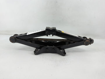 2018 Chrysler 300 Spare Scissor Car Jack - Oemusedautoparts1.com