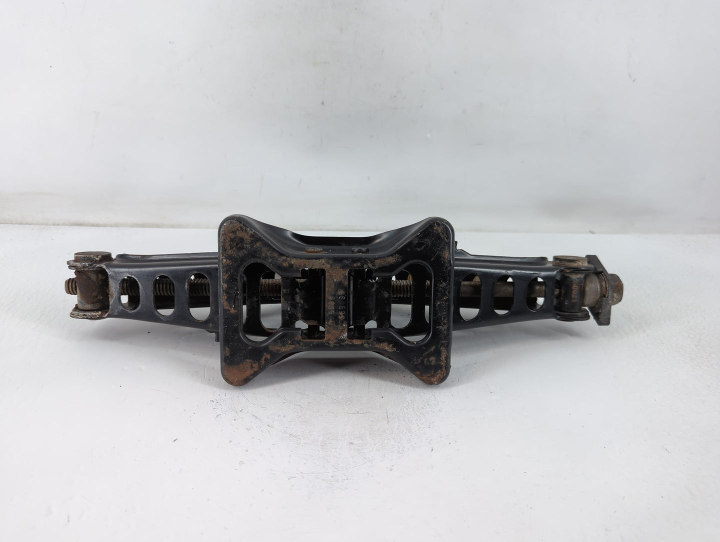 2018 Chrysler 300 Spare Scissor Car Jack - Oemusedautoparts1.com