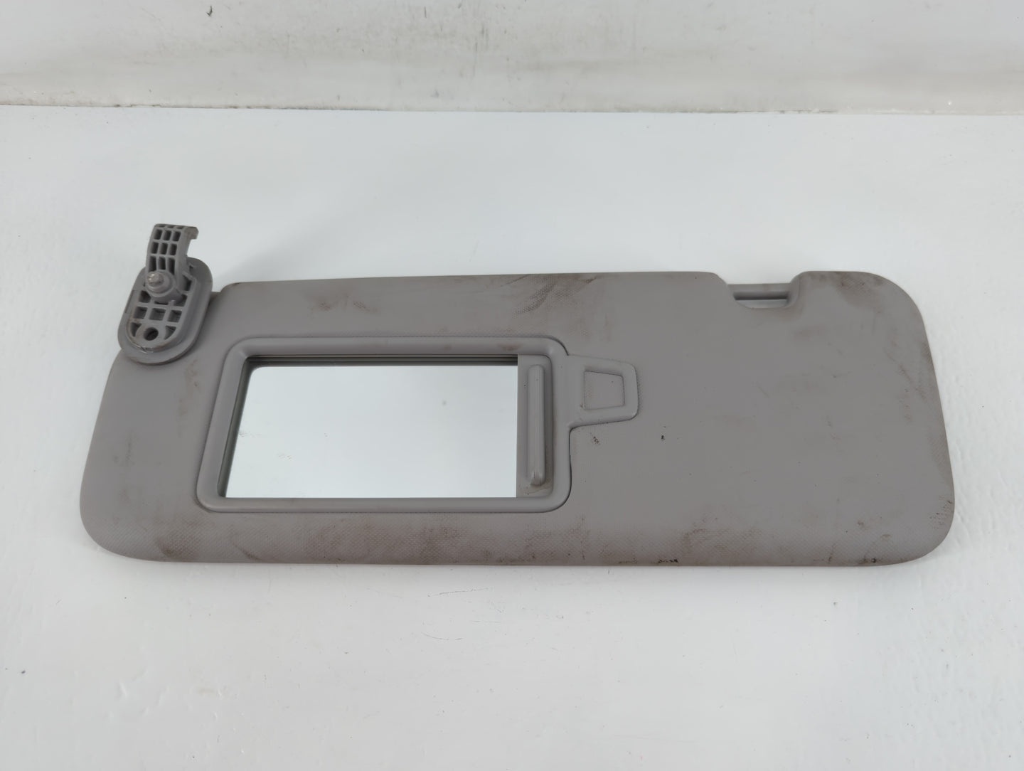 2018 Chrysler E Class Sun Visor Shade Replacement Driver Left Mirror Fits OEM Used Auto Parts - Oemusedautoparts1.com