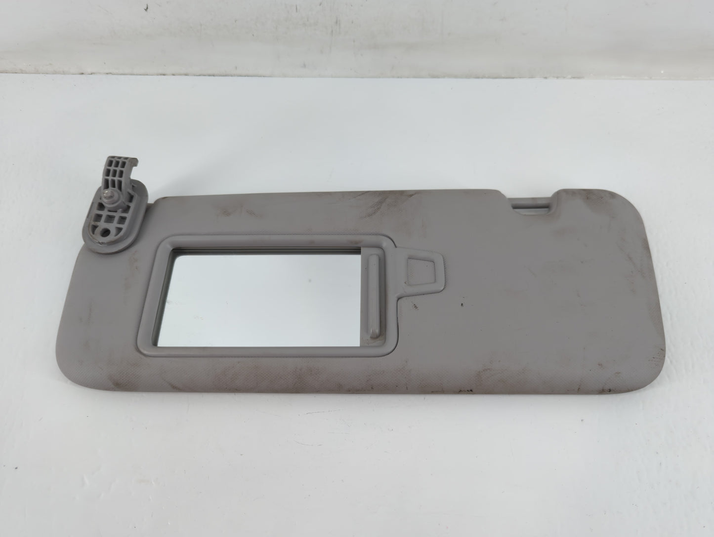 2018 Chrysler E Class Sun Visor Shade Replacement Driver Left Mirror Fits OEM Used Auto Parts - Oemusedautoparts1.com