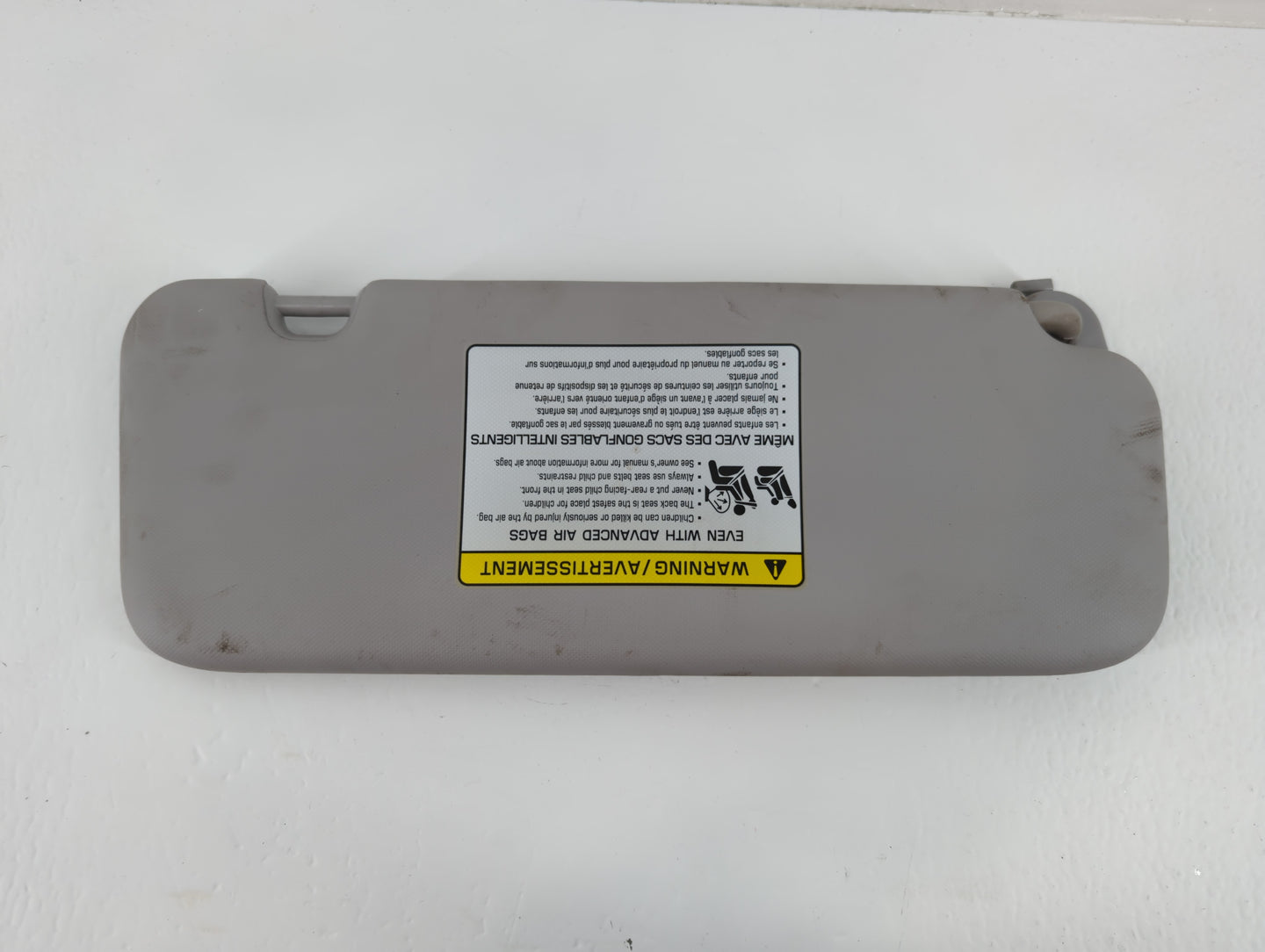 2018 Chrysler E Class Sun Visor Shade Replacement Driver Left Mirror Fits OEM Used Auto Parts - Oemusedautoparts1.com