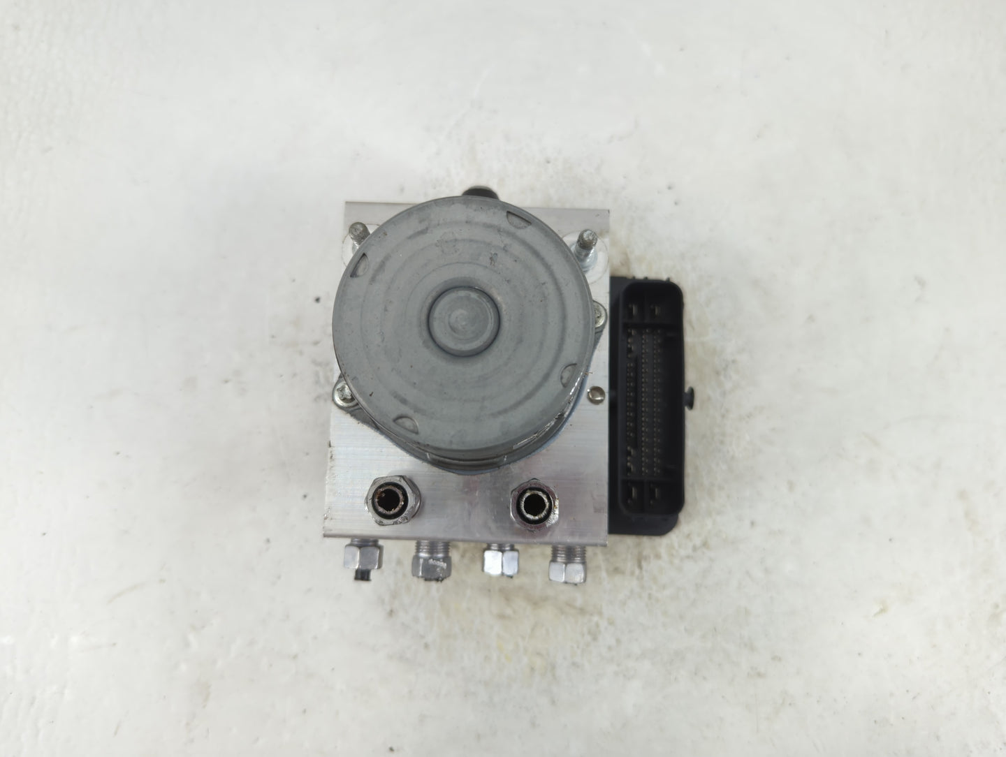 2017-2018 Chrysler Pacifica ABS Pump Control Module Replacement P/N:68352226 Fits Fits 2017 2018 OEM Used Auto Parts - Oemus