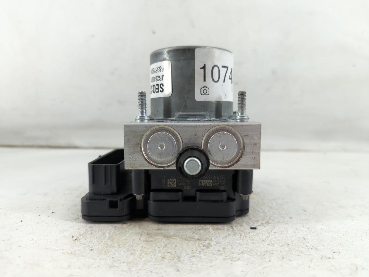 2017-2018 Chrysler Pacifica ABS Pump Control Module Replacement P/N:68352226 Fits Fits 2017 2018 OEM Used Auto Parts - Oemus