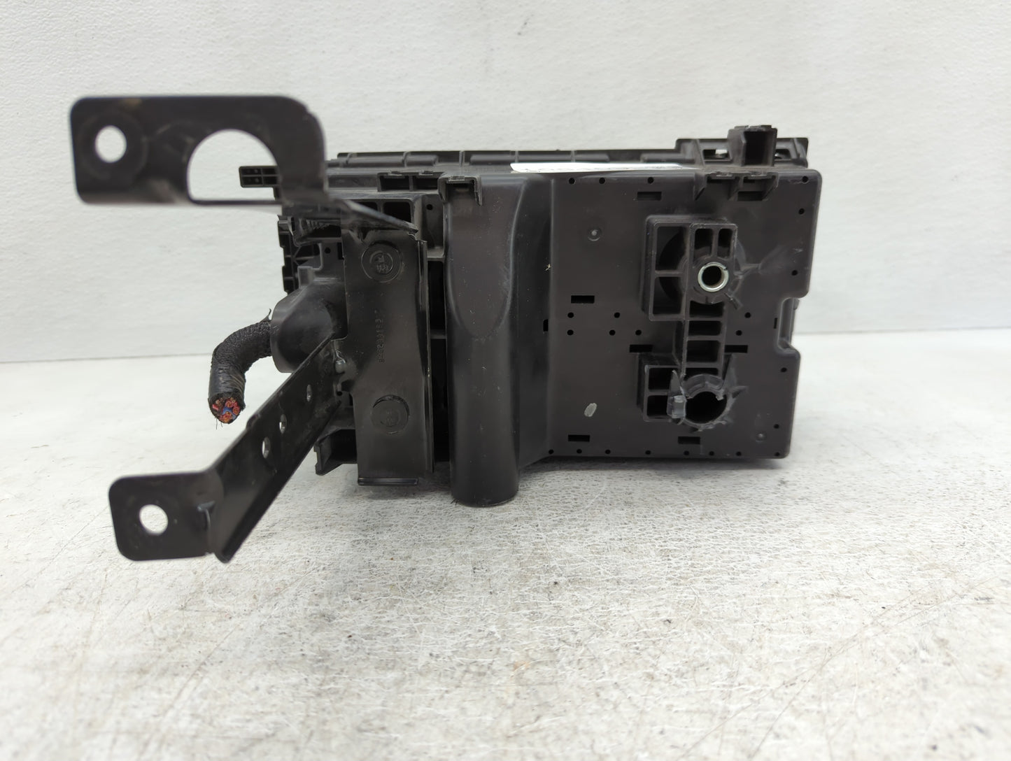 2018 Chrysler Pacifica Fusebox Fuse Box Panel Relay Module P/N:6351-3560 Fits OEM Used Auto Parts - Oemusedautoparts1.com