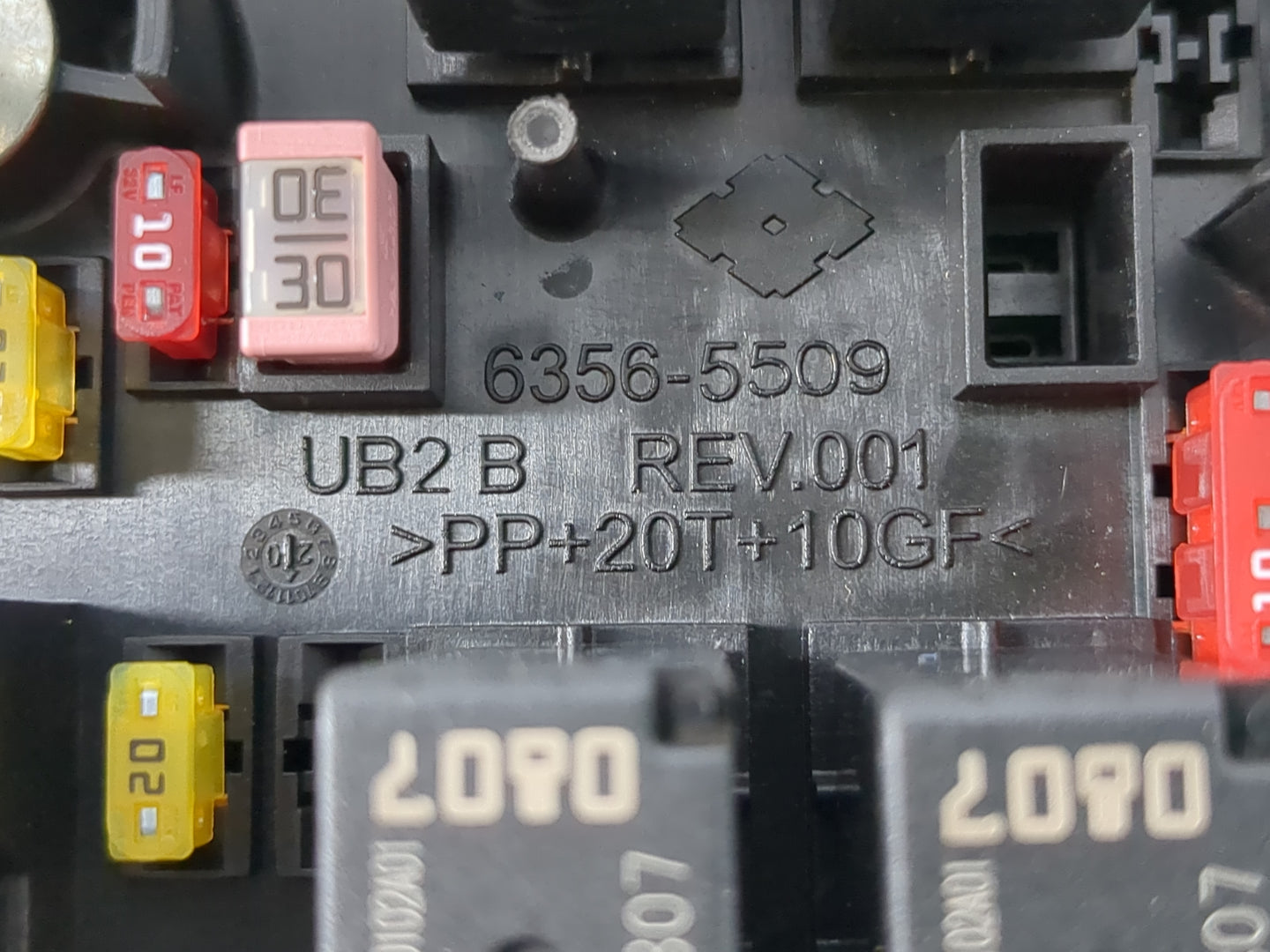 2018 Chrysler Pacifica Fusebox Fuse Box Panel Relay Module P/N:6356-5509 6351-5058-001 Fits OEM Used Auto Parts - Oemusedaut