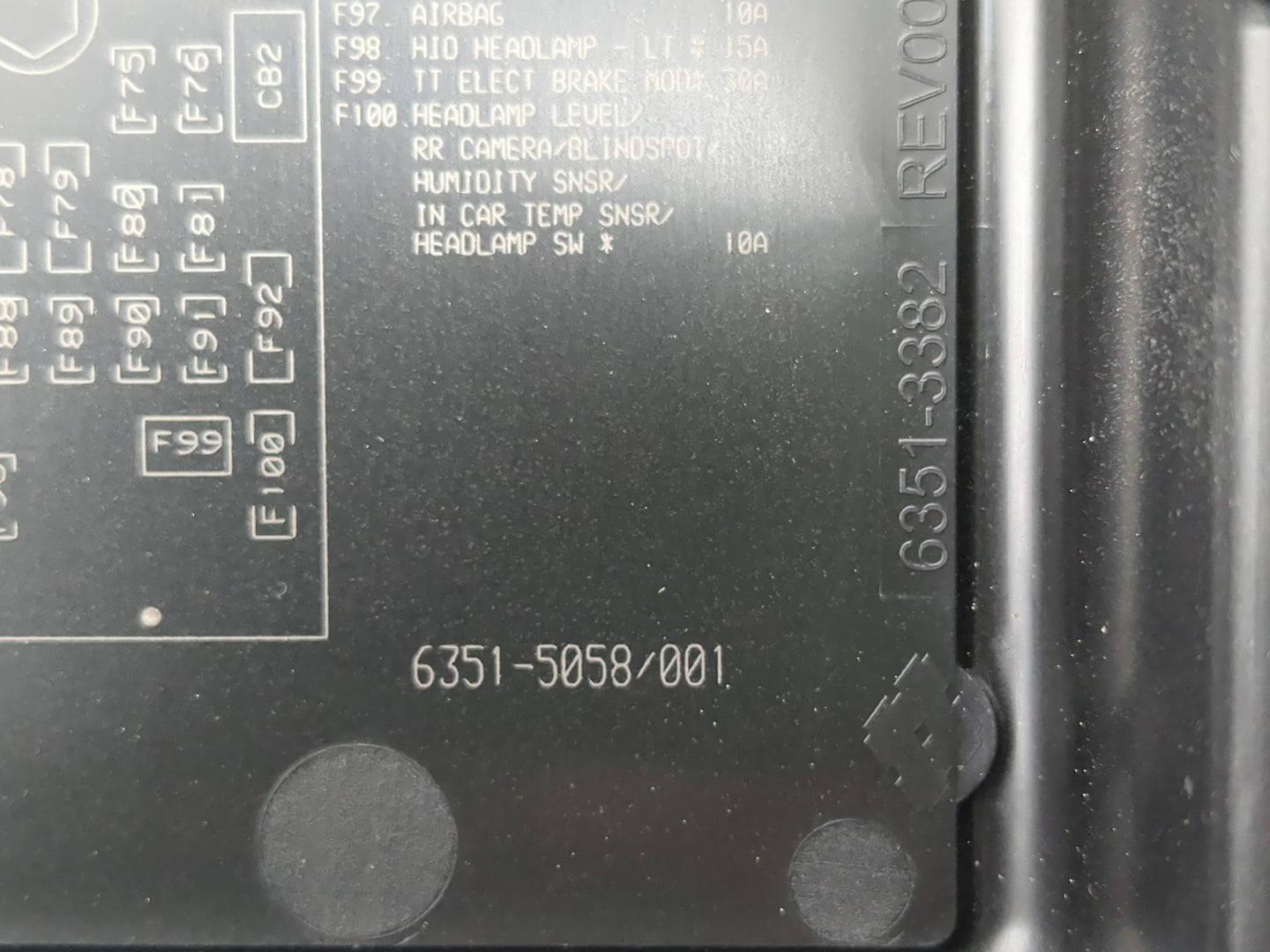 2018 Chrysler Pacifica Fusebox Fuse Box Panel Relay Module P/N:6356-5509 6351-5058-001 Fits OEM Used Auto Parts - Oemusedaut