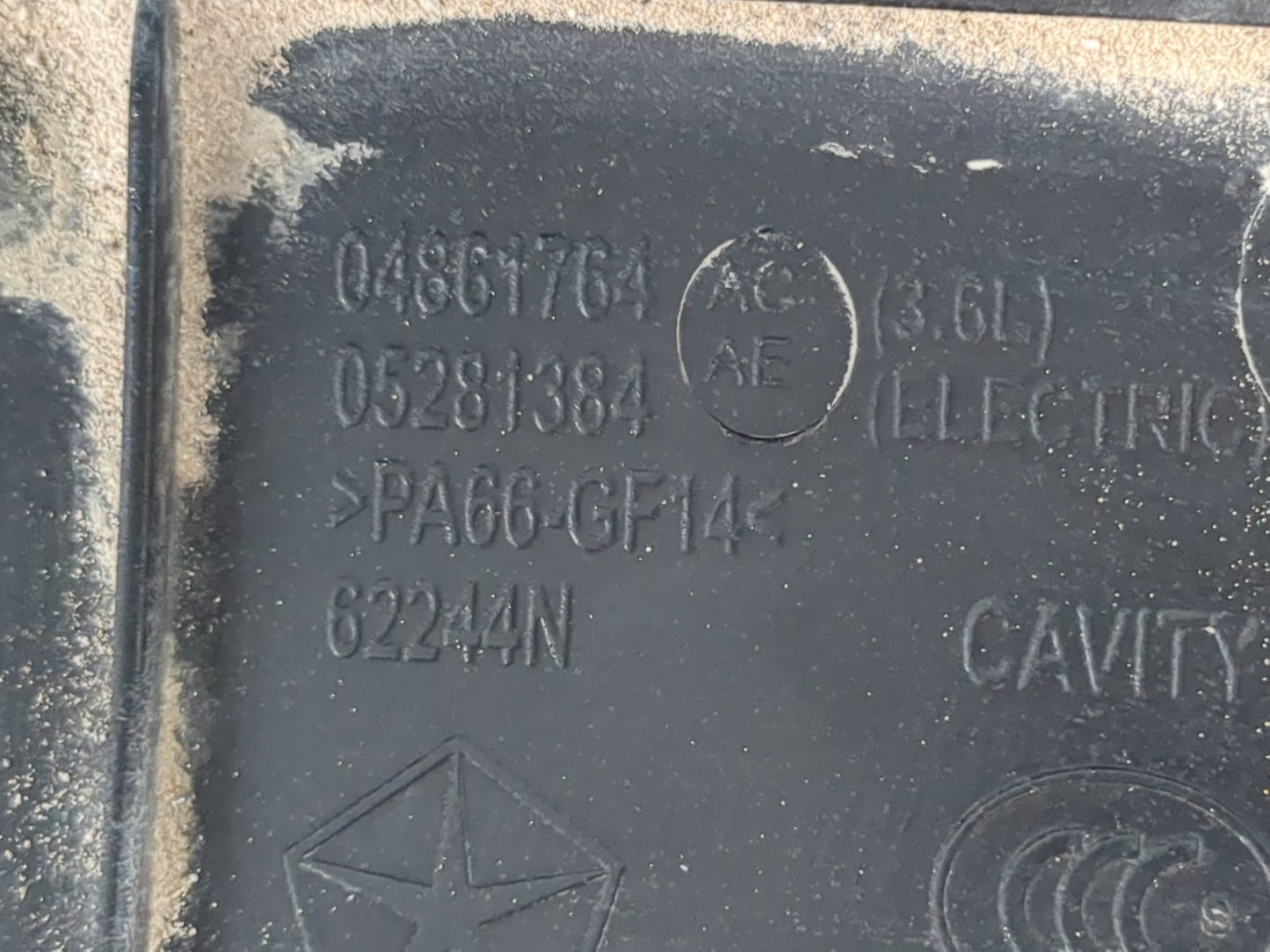 2018 Chrysler Pacifica Engine Cover - Oemusedautoparts1.com